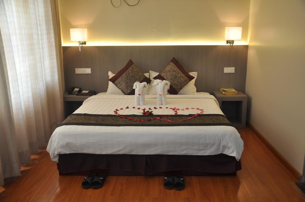 Golden Hill Hotel - Lashio Экстерьер фото