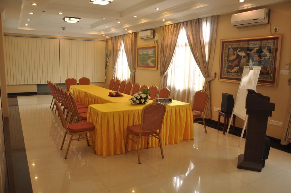 Golden Hill Hotel - Lashio Экстерьер фото