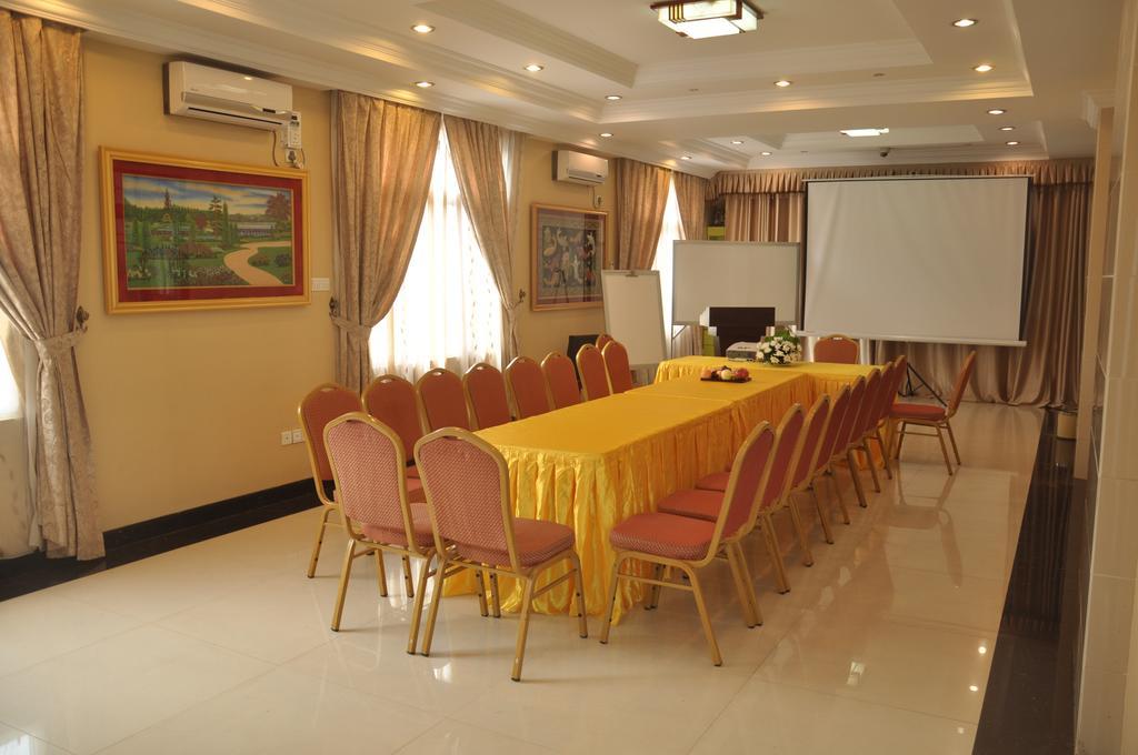 Golden Hill Hotel - Lashio Экстерьер фото