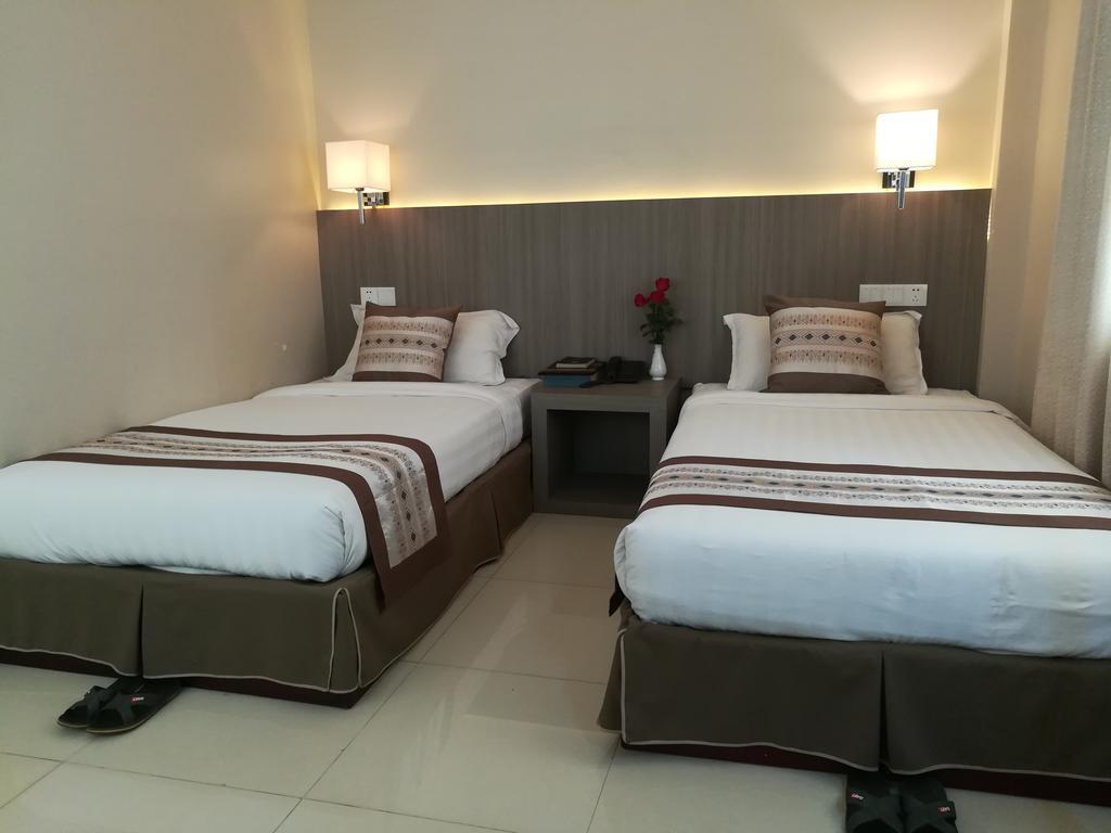 Golden Hill Hotel - Lashio Экстерьер фото