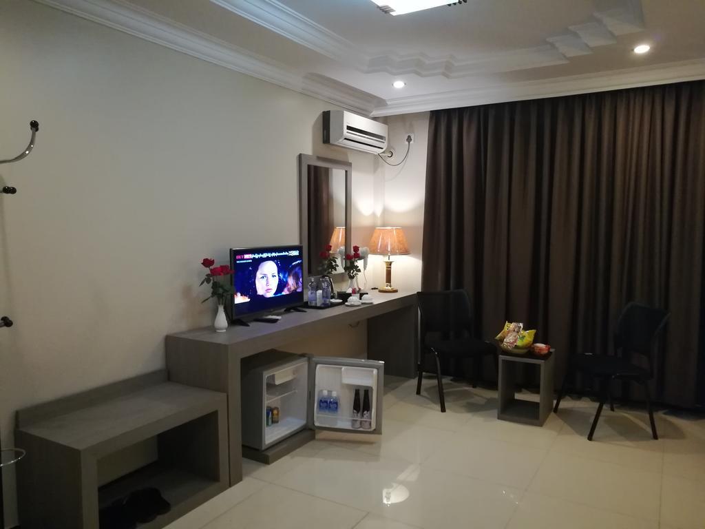 Golden Hill Hotel - Lashio Экстерьер фото