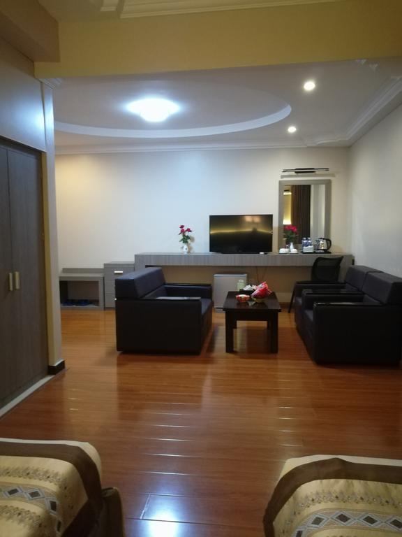 Golden Hill Hotel - Lashio Экстерьер фото