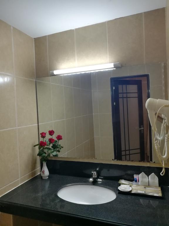 Golden Hill Hotel - Lashio Экстерьер фото