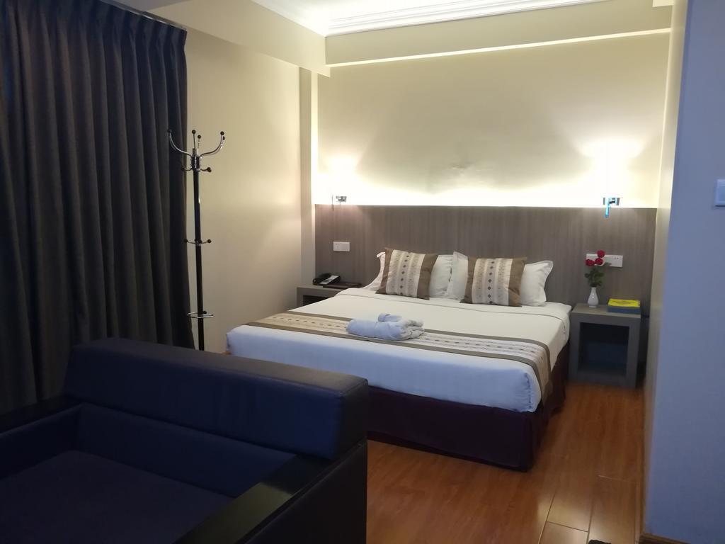 Golden Hill Hotel - Lashio Экстерьер фото