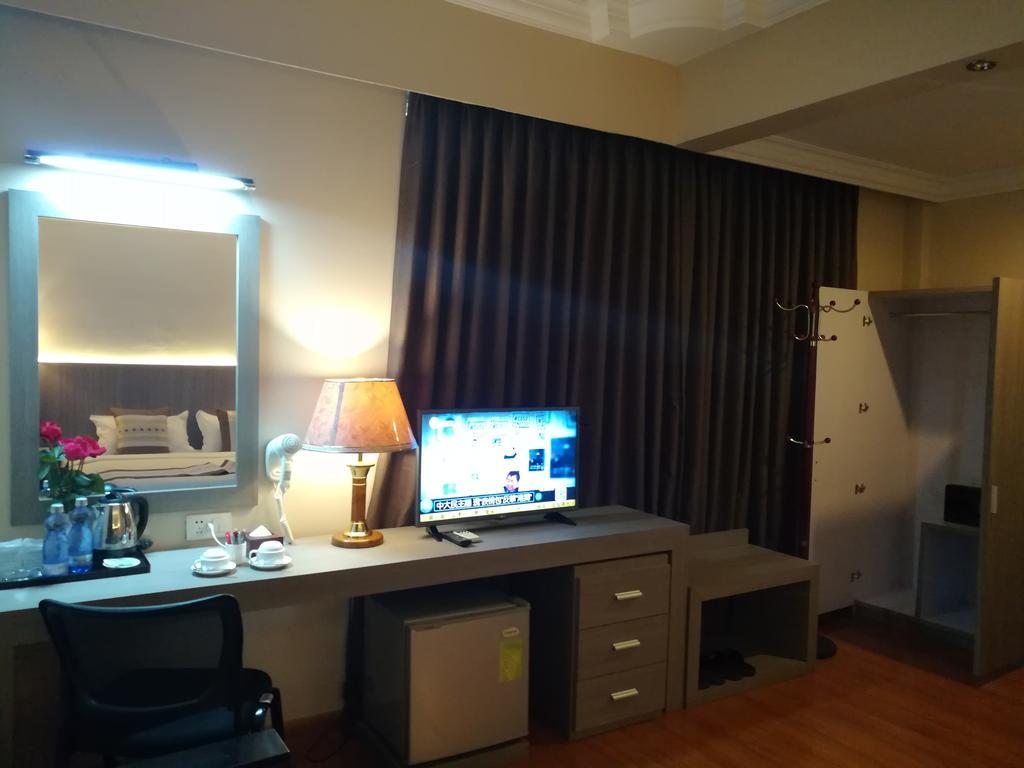 Golden Hill Hotel - Lashio Экстерьер фото