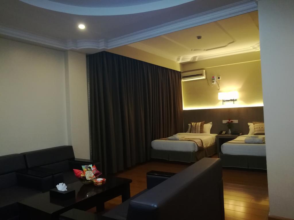 Golden Hill Hotel - Lashio Экстерьер фото