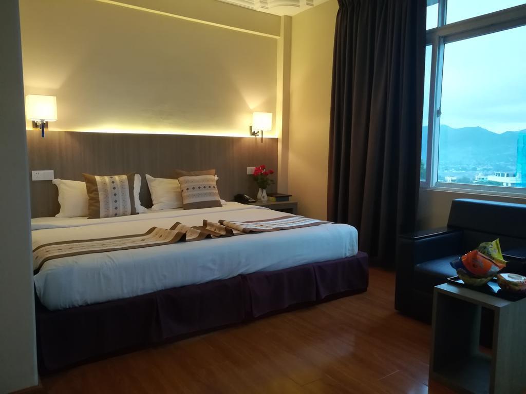 Golden Hill Hotel - Lashio Экстерьер фото